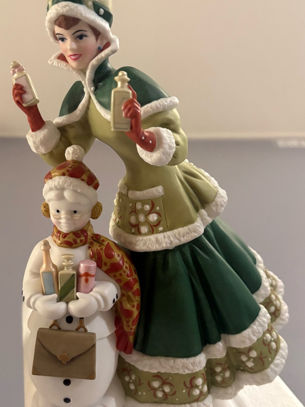 Avon Green and Cream Holiday Caroler Figurine